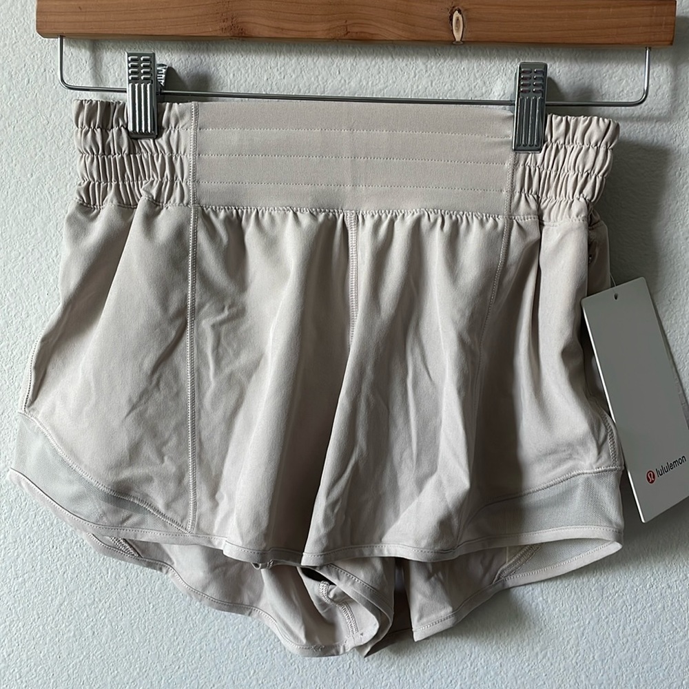 NWT Lululemon Hotty Hot High-Rise Lined Short 2.5" Mojave Tan Size 4